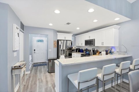 Condo in Bradenton, Florida, 2 bedrooms  № 1903489 - photo 8