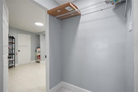 Casa en venta en Fort Lauderdale, Florida, 3 dormitorios, 72.46 m2 № 2050662 - foto 25