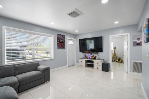 Casa en venta en Fort Lauderdale, Florida, 3 dormitorios, 72.46 m2 № 2050662 - foto 20