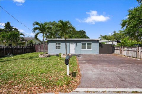 Casa en venta en Fort Lauderdale, Florida, 3 dormitorios, 72.46 m2 № 2050662 - foto 2