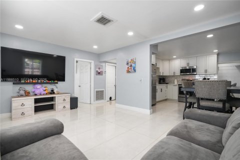 Casa en venta en Fort Lauderdale, Florida, 3 dormitorios, 72.46 m2 № 2050662 - foto 21