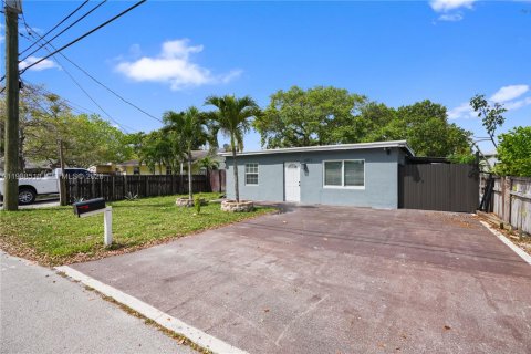 Casa en venta en Fort Lauderdale, Florida, 3 dormitorios, 72.46 m2 № 2050662 - foto 3