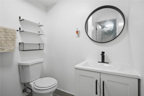 Casa en venta en Fort Lauderdale, Florida, 3 dormitorios, 72.46 m2 № 2050662 - foto 27