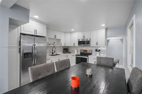 Casa en venta en Fort Lauderdale, Florida, 3 dormitorios, 72.46 m2 № 2050662 - foto 19