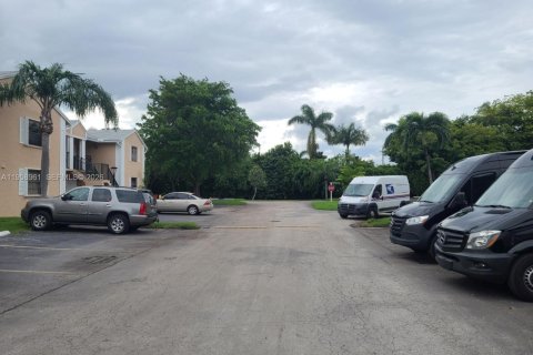 Appartement à louer à Homestead, Floride: 2 chambres, 80.17 m2 № 2017799 - photo 3