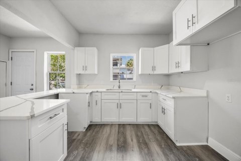 House in Melbourne, Florida 4 bedrooms, 226.59 sq.m. № 1680532 - photo 10