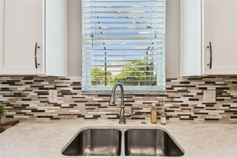 House in Land O' Lakes, Florida 4 bedrooms, 171.5 sq.m. № 1883708 - photo 18