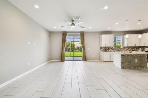 House in Land O' Lakes, Florida 4 bedrooms, 171.5 sq.m. № 1883708 - photo 6