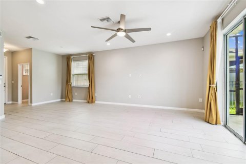 House in Land O' Lakes, Florida 4 bedrooms, 171.5 sq.m. № 1883708 - photo 7