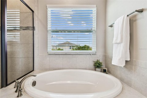 House in Land O' Lakes, Florida 4 bedrooms, 171.5 sq.m. № 1883708 - photo 28