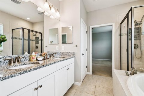 House in Land O' Lakes, Florida 4 bedrooms, 171.5 sq.m. № 1883708 - photo 27