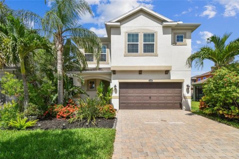 House in Land O' Lakes, Florida 4 bedrooms, 171.5 sq.m. № 1883708 - photo 1