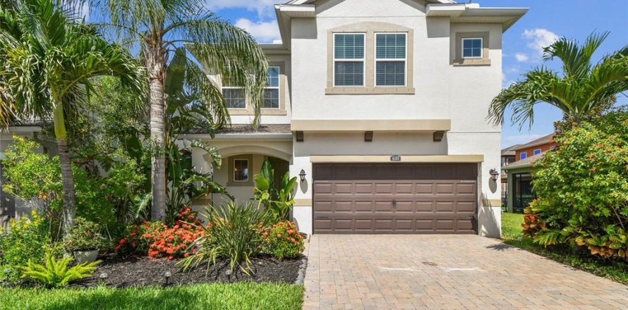 House in Land O' Lakes, Florida 4 bedrooms, 171.5 sq.m. № 1883708