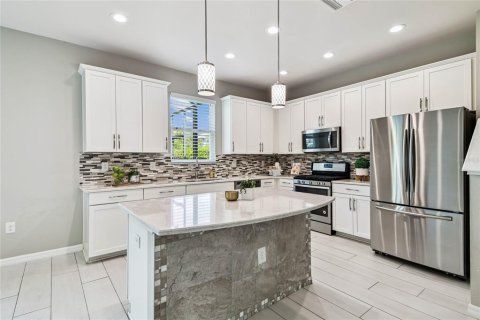 House in Land O' Lakes, Florida 4 bedrooms, 171.5 sq.m. № 1883708 - photo 13