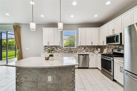 House in Land O' Lakes, Florida 4 bedrooms, 171.5 sq.m. № 1883708 - photo 14