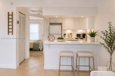 Condo à Miami Beach, Floride, 1 chambre  № 2248808