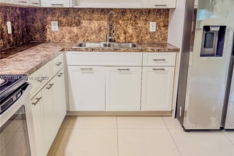 Adosado en venta en North Lauderdale, Florida, 3 dormitorios, 153.29 m2 № 2074744 - foto 2