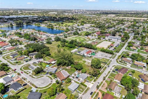 Купить виллу или дом в Майами-Гарденс, Флорида 3 спальни, 104.05м2, № 1995118 - фото 5