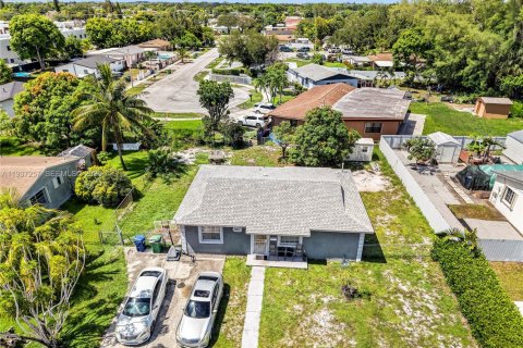 Дом в Майами-Гарденс, Флорида 3 спальни, 104.05м2 № 1995118