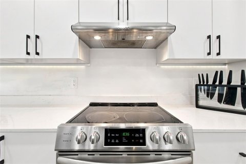 Casa en venta en Tampa, Florida, 4 dormitorios, 213.95 m2 № 2354608 - foto 19