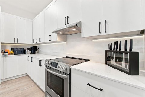 Casa en venta en Tampa, Florida, 4 dormitorios, 213.95 m2 № 2354608 - foto 18
