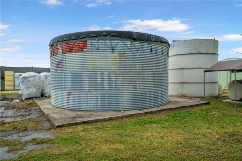 Commercial property in Homestead, Florida № 1981330 - photo 5