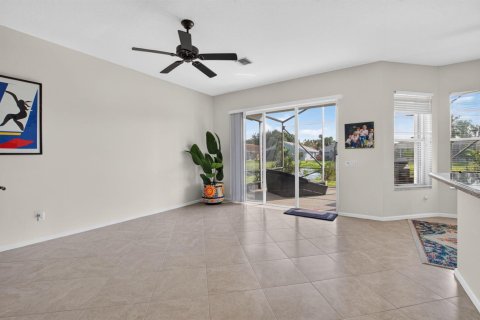 House in Boynton Beach, Florida 3 bedrooms, 194.82 sq.m. № 2412850 - photo 14