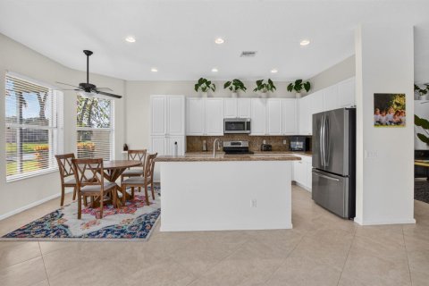 House in Boynton Beach, Florida 3 bedrooms, 194.82 sq.m. № 2412850 - photo 19