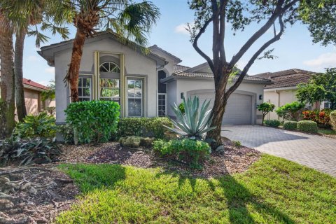 House in Boynton Beach, Florida 3 bedrooms, 194.82 sq.m. № 2412850 - photo 2