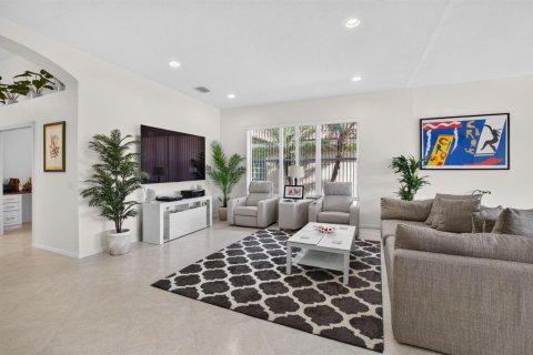 House in Boynton Beach, Florida 3 bedrooms, 194.82 sq.m. № 2412850 - photo 10