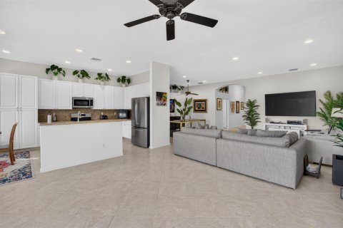 House in Boynton Beach, Florida 3 bedrooms, 194.82 sq.m. № 2412850 - photo 18
