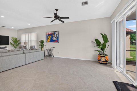 House in Boynton Beach, Florida 3 bedrooms, 194.82 sq.m. № 2412850 - photo 25