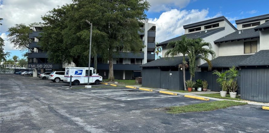 Кондоминиум с 2 спальнями в Майами, Флорида № 2045572