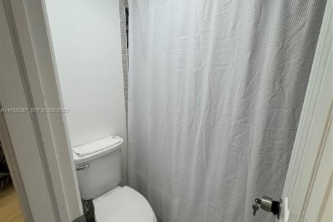 Купить кондоминиум в Пемброк-Пайнс, Флорида 1 спальня, 71.81м2, № 2053362 - фото 13