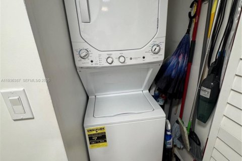 Купить кондоминиум в Пемброк-Пайнс, Флорида 1 спальня, 71.81м2, № 2053362 - фото 5