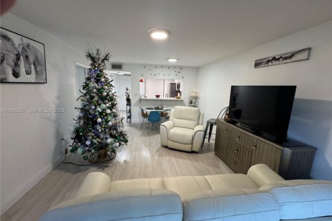 Купить кондоминиум в Пемброк-Пайнс, Флорида 1 спальня, 71.81м2, № 2053362 - фото 6