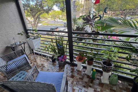 Купить кондоминиум в Пемброк-Пайнс, Флорида 1 спальня, 71.81м2, № 2053362 - фото 17