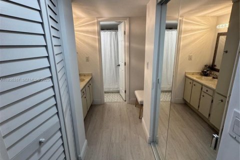 Купить кондоминиум в Пемброк-Пайнс, Флорида 1 спальня, 71.81м2, № 2053362 - фото 12