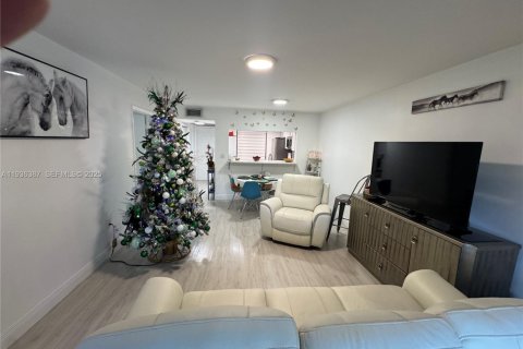 Купить кондоминиум в Пемброк-Пайнс, Флорида 1 спальня, 71.81м2, № 2053362 - фото 7