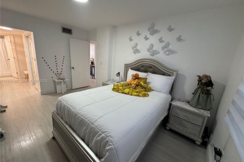 Купить кондоминиум в Пемброк-Пайнс, Флорида 1 спальня, 71.81м2, № 2053362 - фото 10