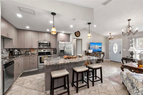 House in Bradenton, Florida 3 bedrooms, 153.85 sq.m. № 1856491 - photo 12