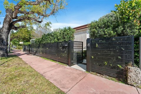Villa ou maison à vendre à Miami Beach, Floride: 4 chambres, 312.8 m2 № 2082458 - photo 8