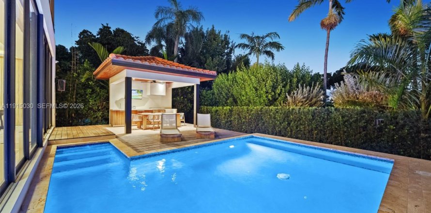 Villa ou maison à Miami Beach, Floride 4 chambres, 312.8 m2 № 2082458