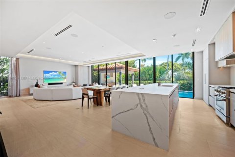 Villa ou maison à vendre à Miami Beach, Floride: 4 chambres, 312.8 m2 № 2082458 - photo 12
