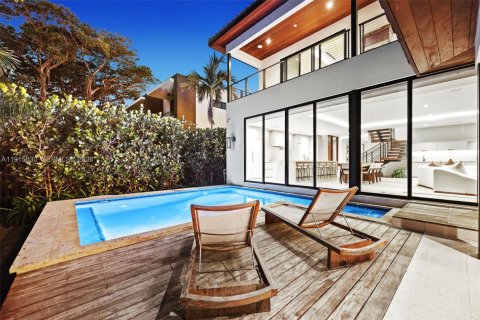 Villa ou maison à vendre à Miami Beach, Floride: 4 chambres, 312.8 m2 № 2082458 - photo 2