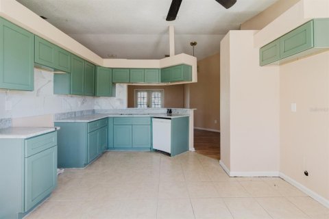 House in Port Richey, Florida 3 bedrooms, 120.4 sq.m. № 1829116 - photo 10