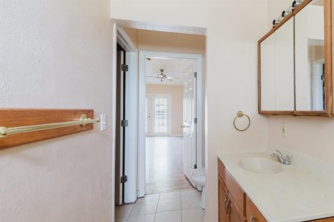 House in Port Richey, Florida 3 bedrooms, 120.4 sq.m. № 1829116 - photo 22