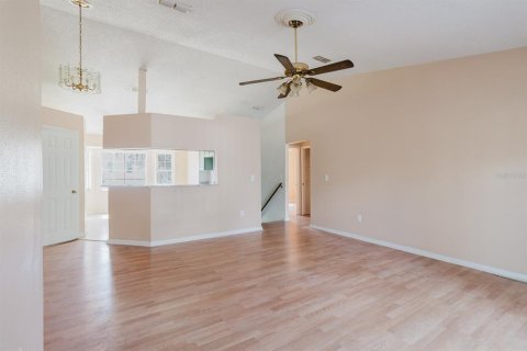 House in Port Richey, Florida 3 bedrooms, 120.4 sq.m. № 1829116 - photo 6