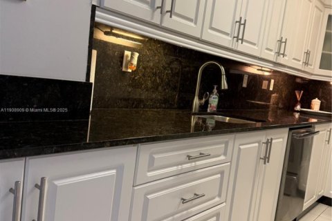 Снять в аренду кондоминиум в Серфсайд, Флорида 1 спальня, 86.31м2, № 1964705 - фото 13