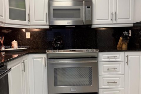 Снять в аренду кондоминиум в Серфсайд, Флорида 1 спальня, 86.31м2, № 1964705 - фото 17